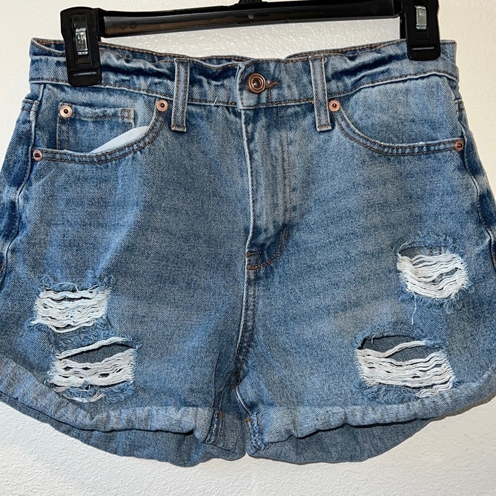 Fashion Nova Size 5/27 distressed shorts